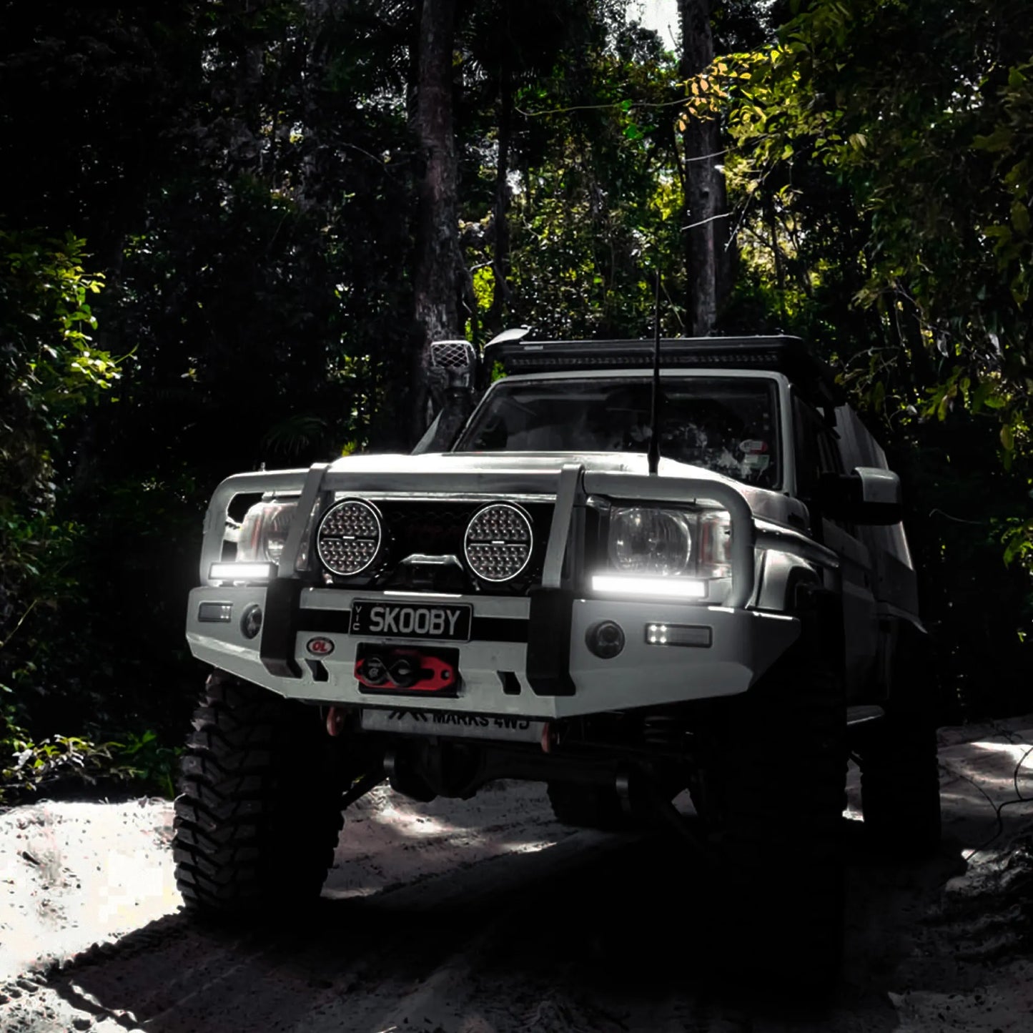 SABER OFFROAD 6″ Work Light Bar – Flood Beam