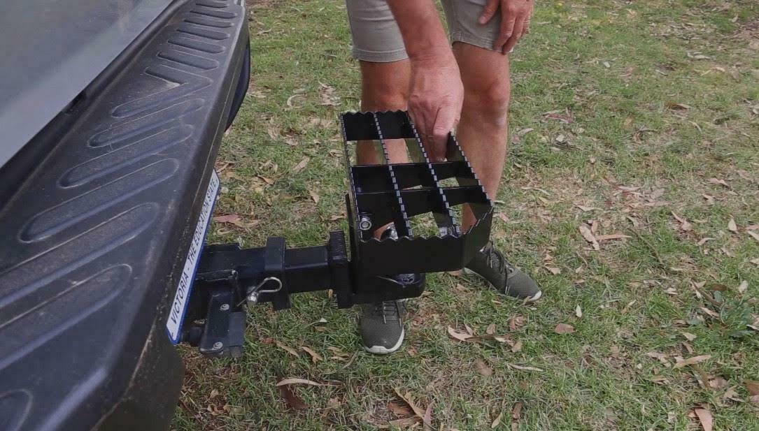 GRUNT 4X4 HEAVY DUTY FOLDABLE TOW HITCH STEP